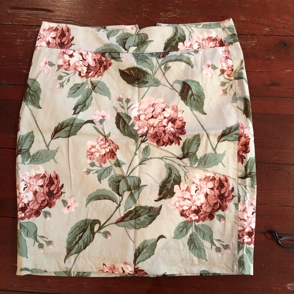 Floral loft skirt